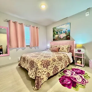 Apartment Alki Oasis: Modern Near & Downtown, Seattle